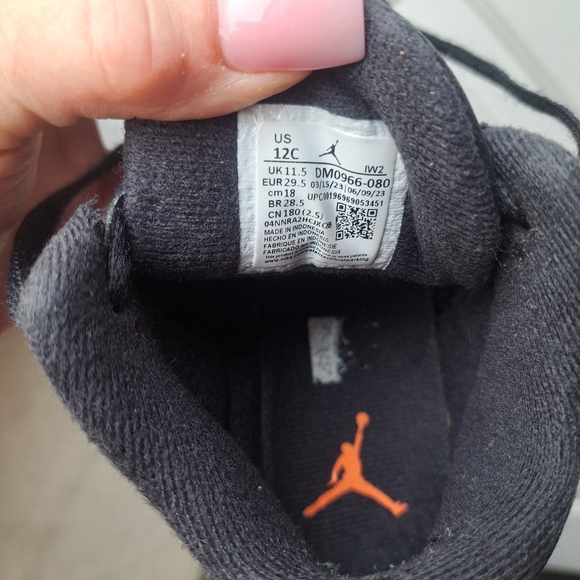 Jordan 3 Retro🩶🧡🖤 - Picture 9 of 13